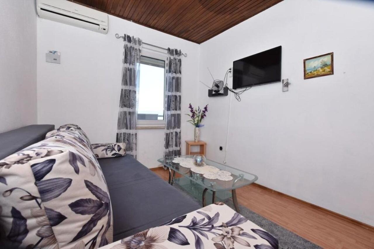 Apartment Rene 奥米什 外观 照片